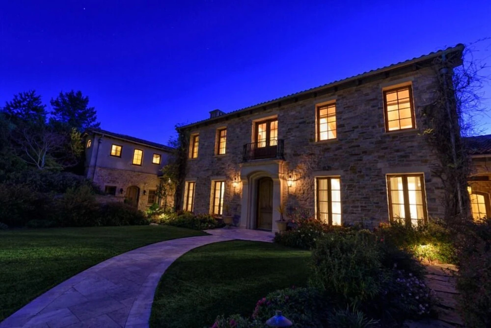 Chateau D' Renaitre - Carmel-By-The-Sea