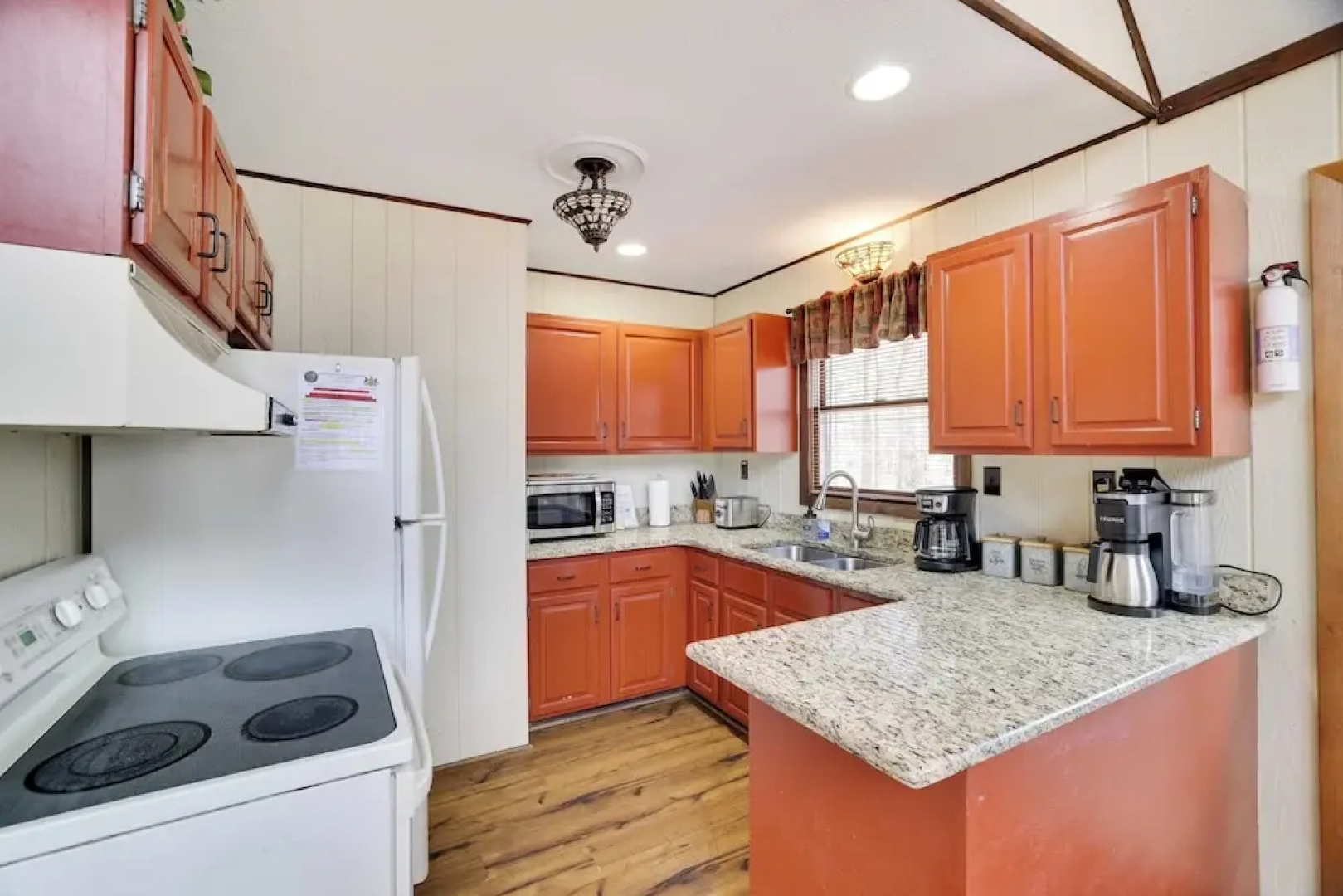 Grateful Escape Avantstay Hot Tub, Sauna, Deck, Firepit, Beach Access
