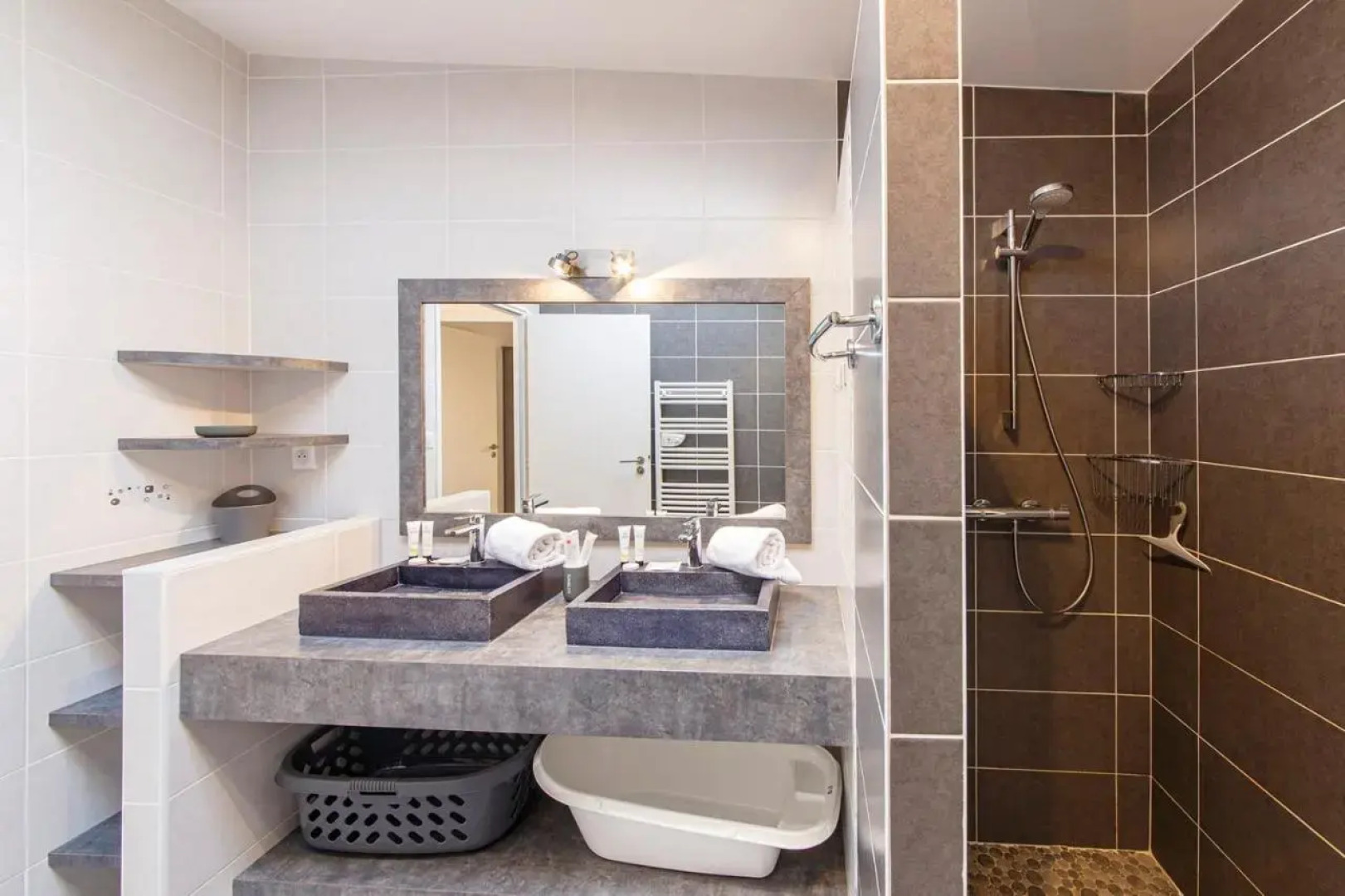 GOVIHAN - Maison 8p avec piscine commune