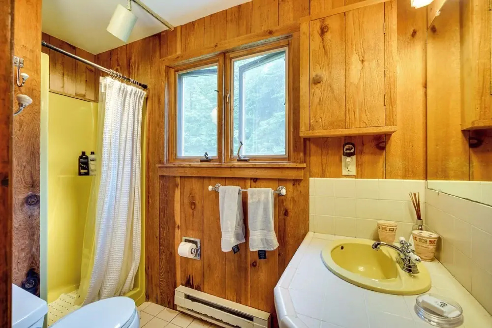 Jamaica Vacation Home w/ Deck: 8 Mi to Skiing!