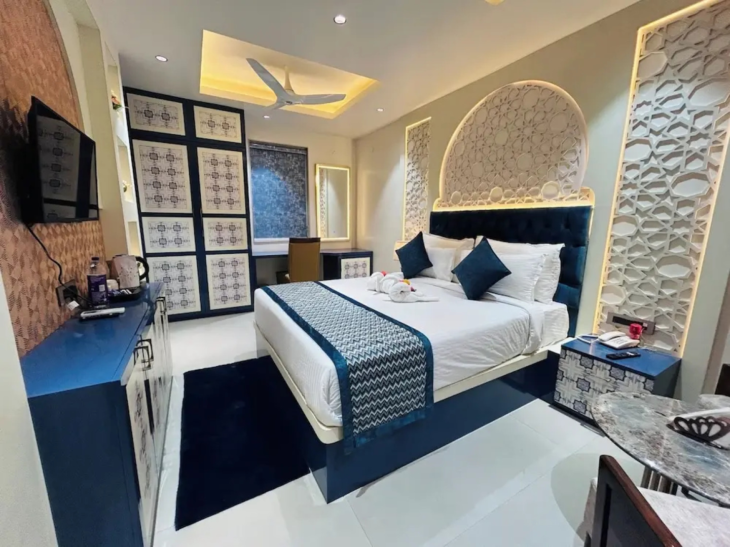 Hotel Meena Aurum Inn