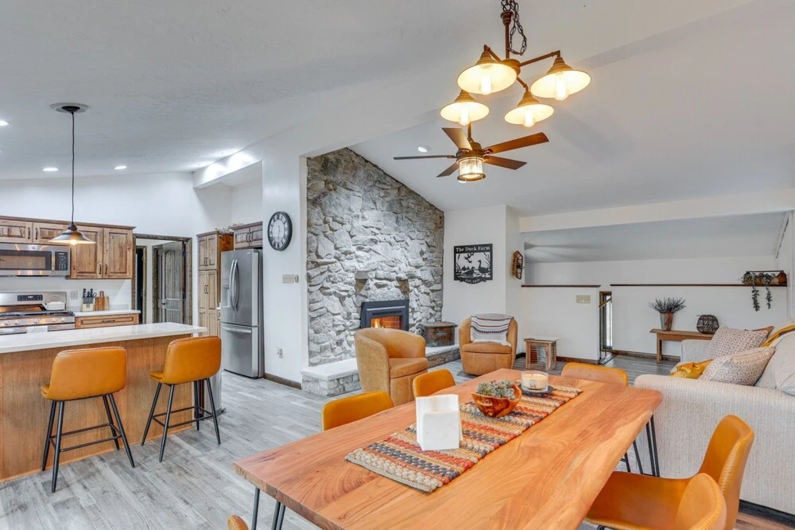 'the Duck Farm' Sugar Tree Hideaway w/ Yard!