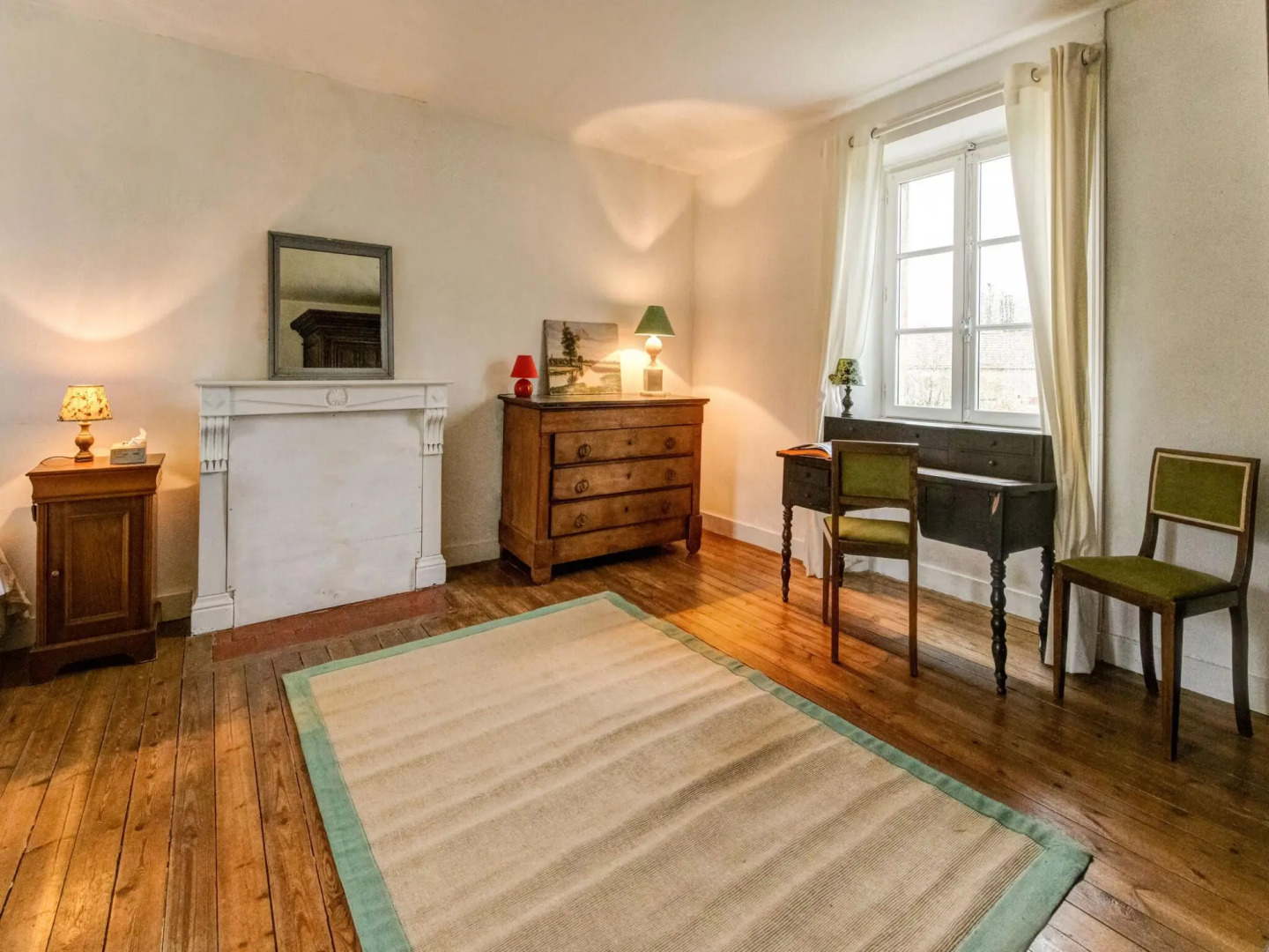 Pretty Holiday Home in Golleville with Private Garden