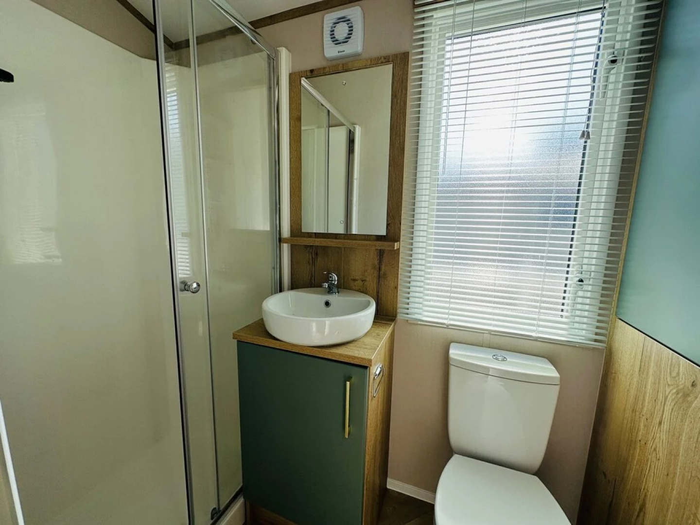2 Bed Lodge Sleeps 6 - Holiday Park, Parking, Pets