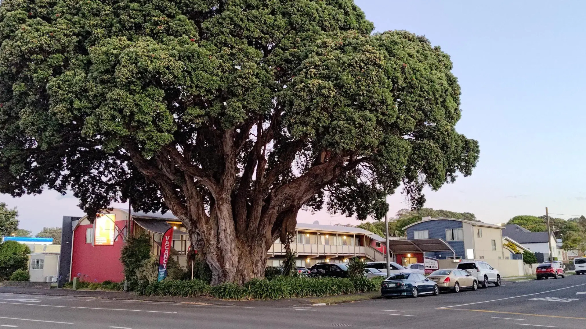 Landmark Manor Motel