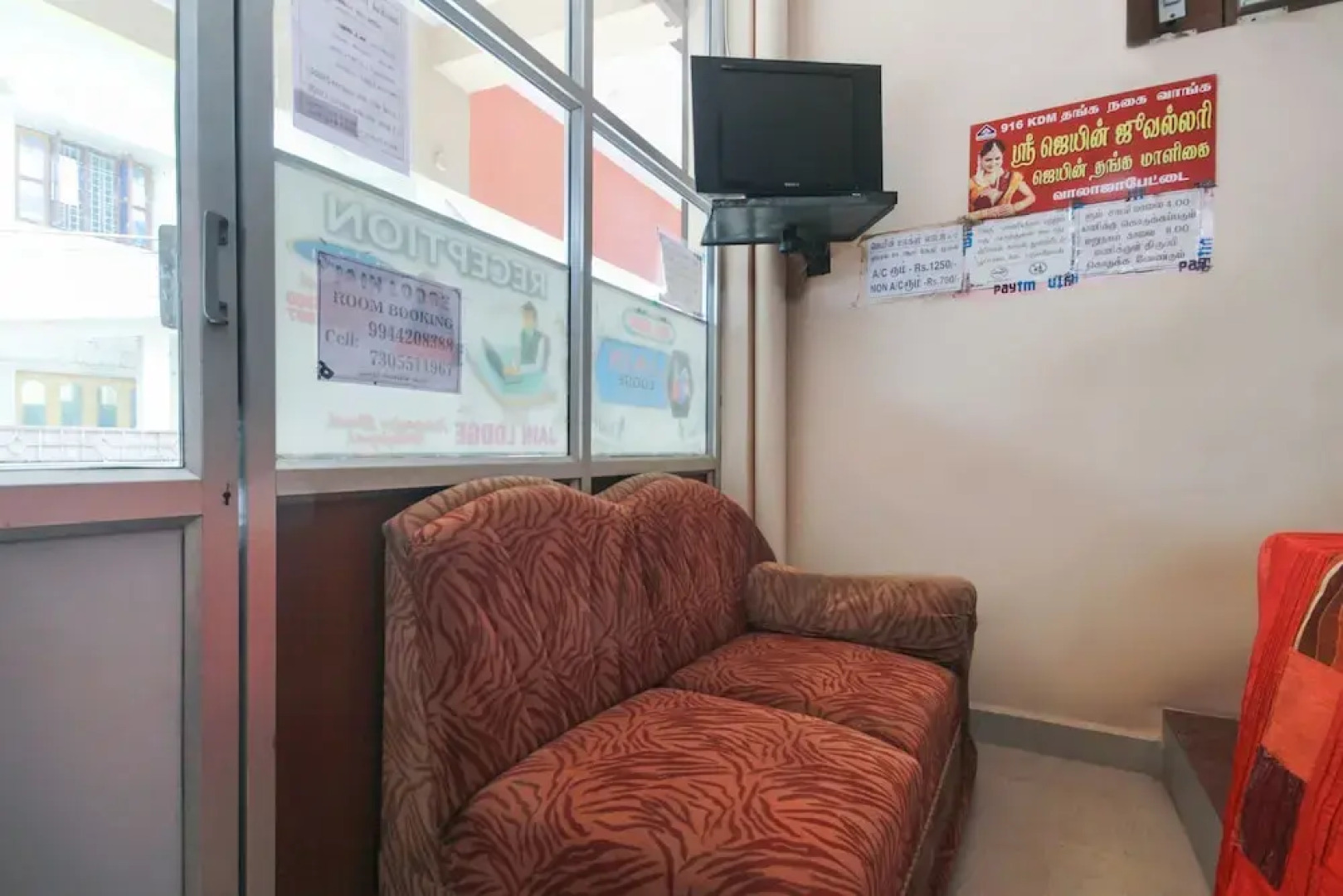 SPOT ON 48806 Sri Jain Lodge