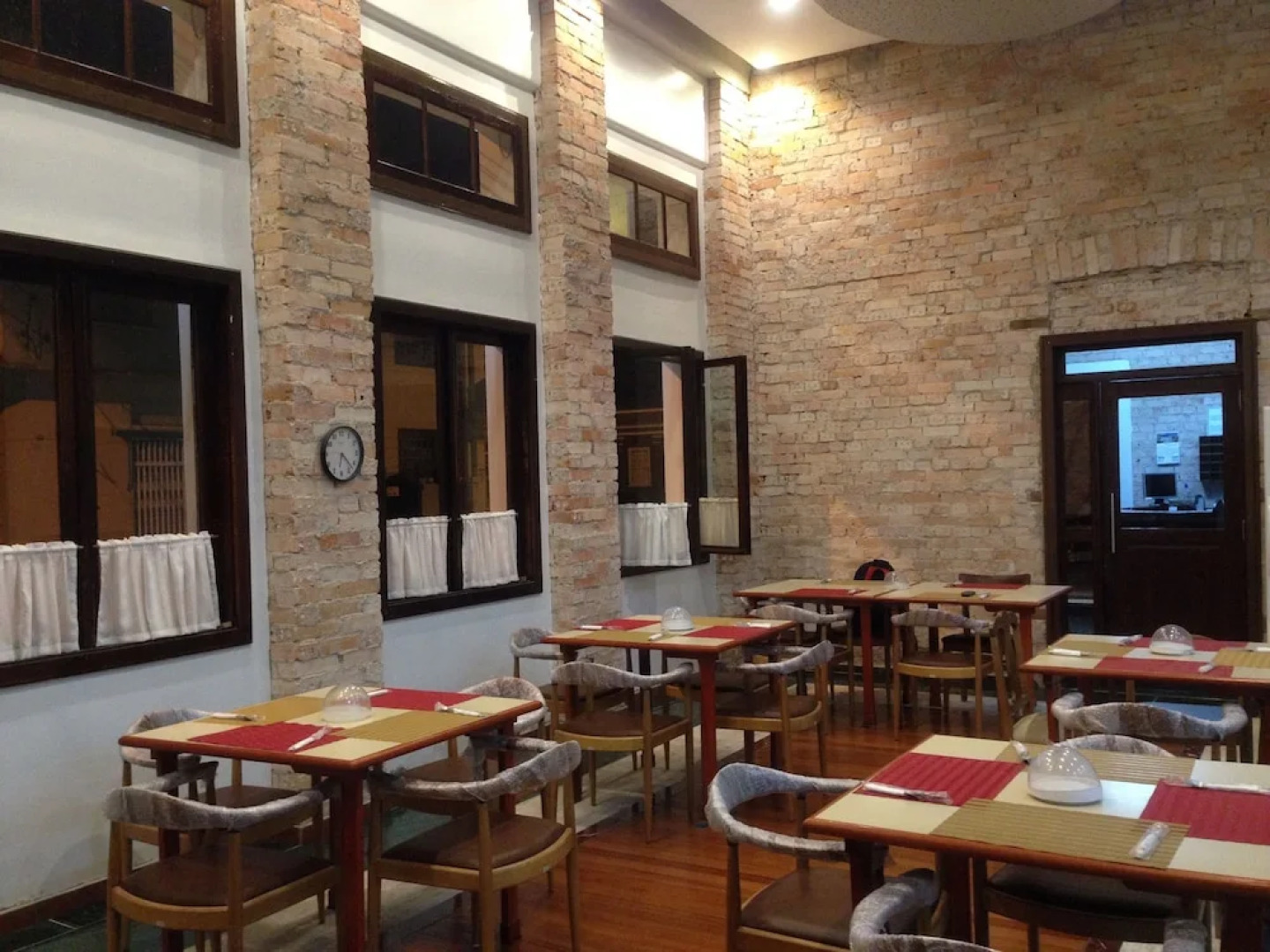 Central Palace Hotel