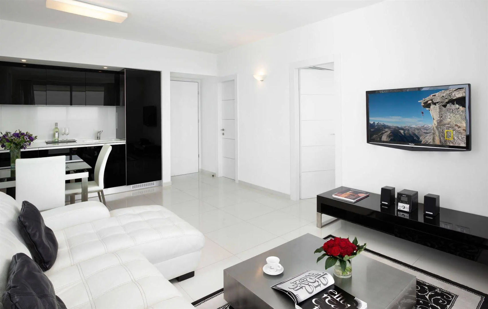 Island Luxurious Suites Hotel