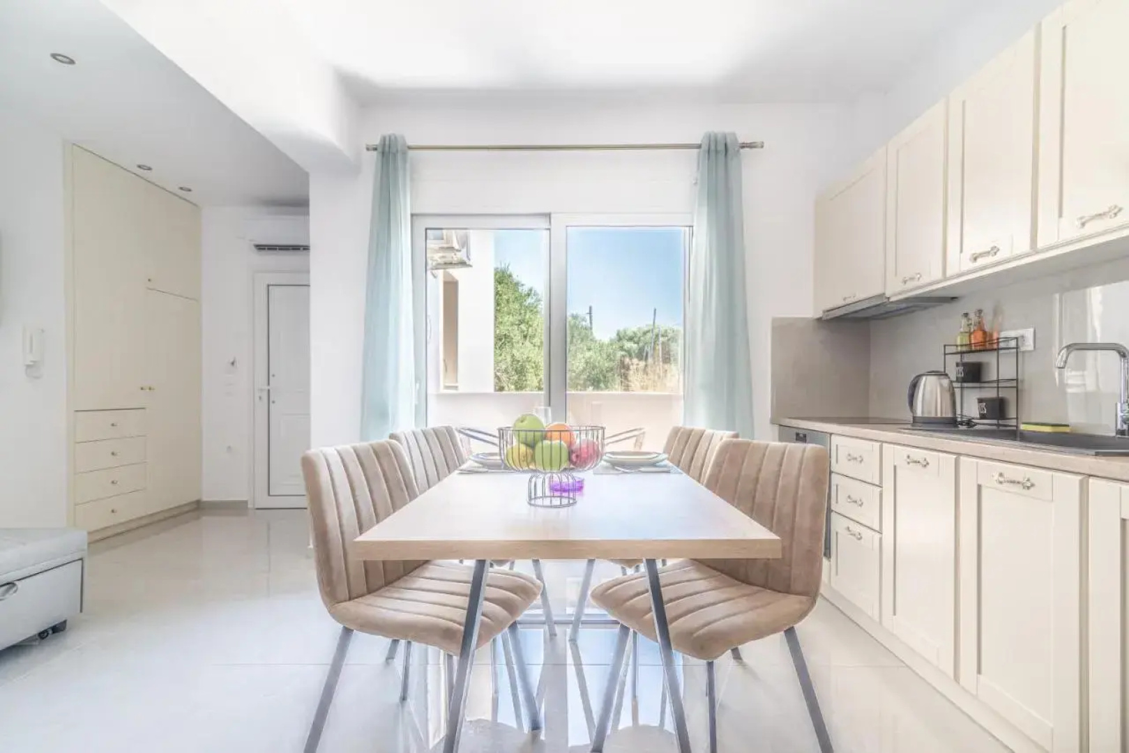 Elegant Suite 2 near the Beach