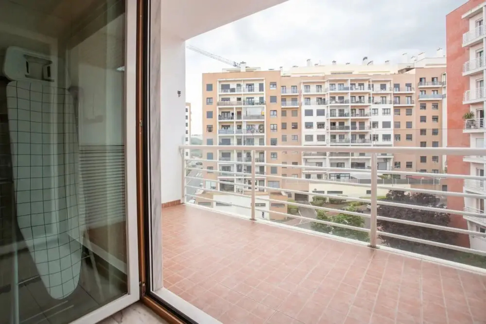 Modern 2-bedroom Flat in Odivelas