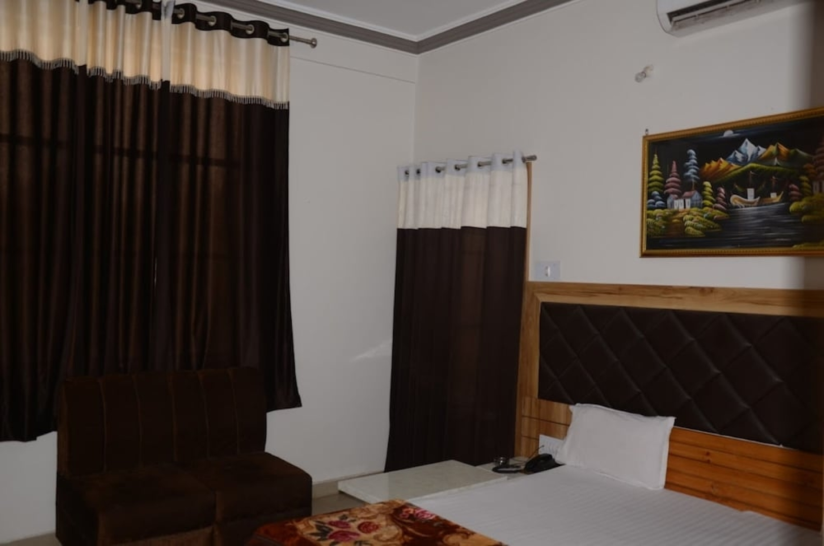 Goroomgo Hotel Rajawat Madhya Pradesh