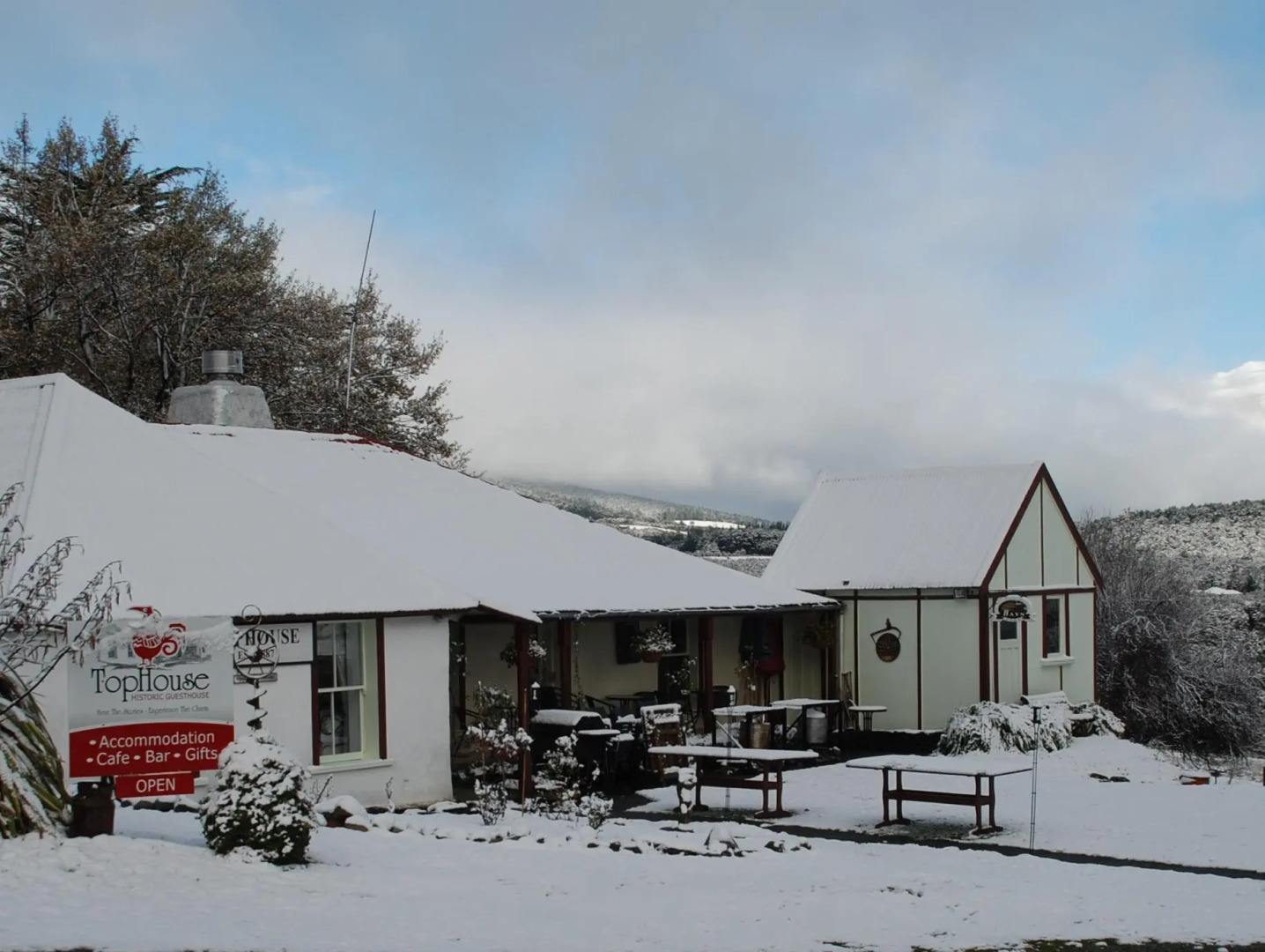 Tophouse & Cosyview Cottages
