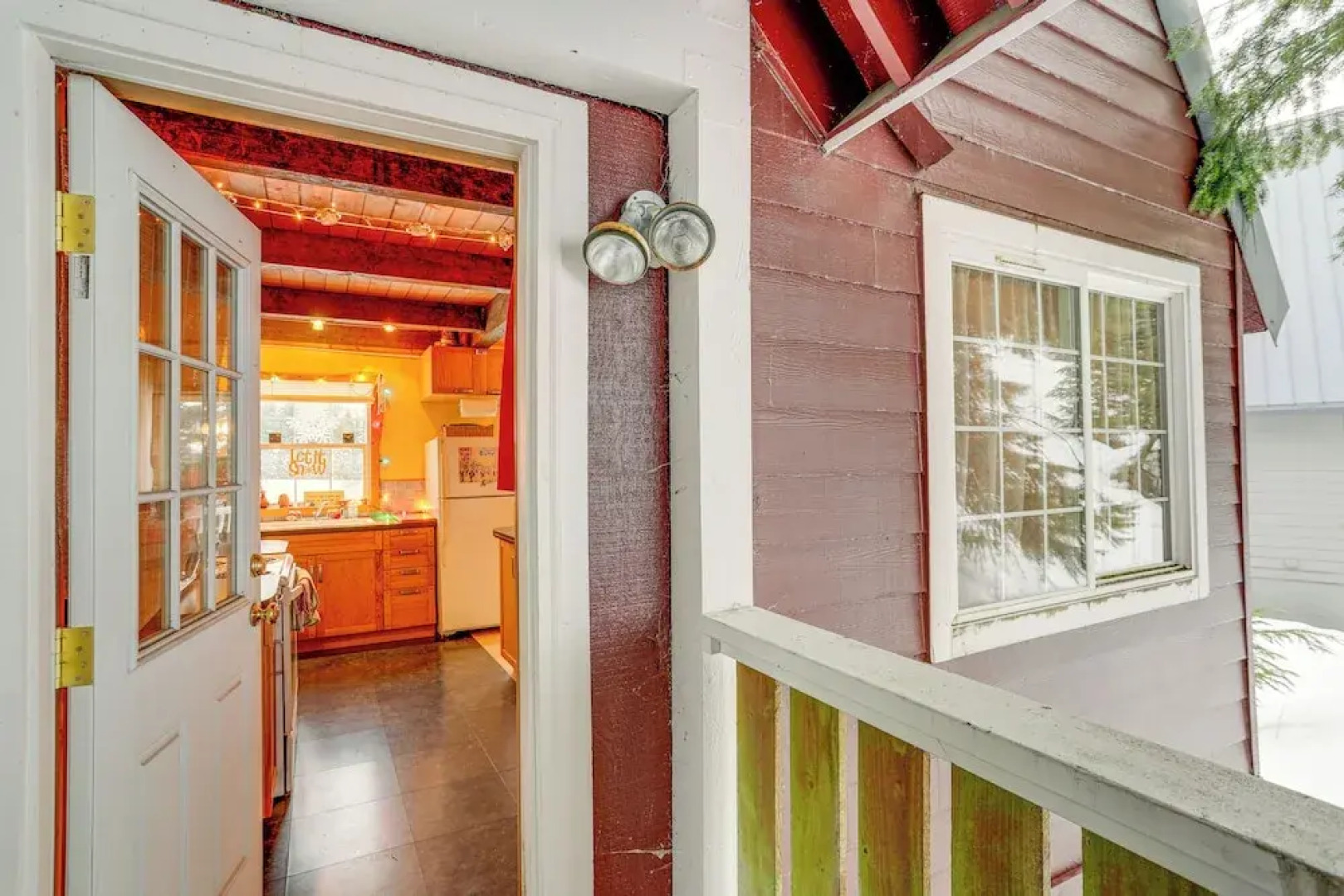 Snoqualmie Pass Cabin w/ Deck: Walk to Ski Lift