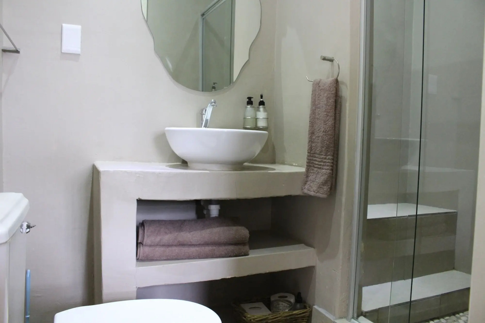 17 on Bird Guest House