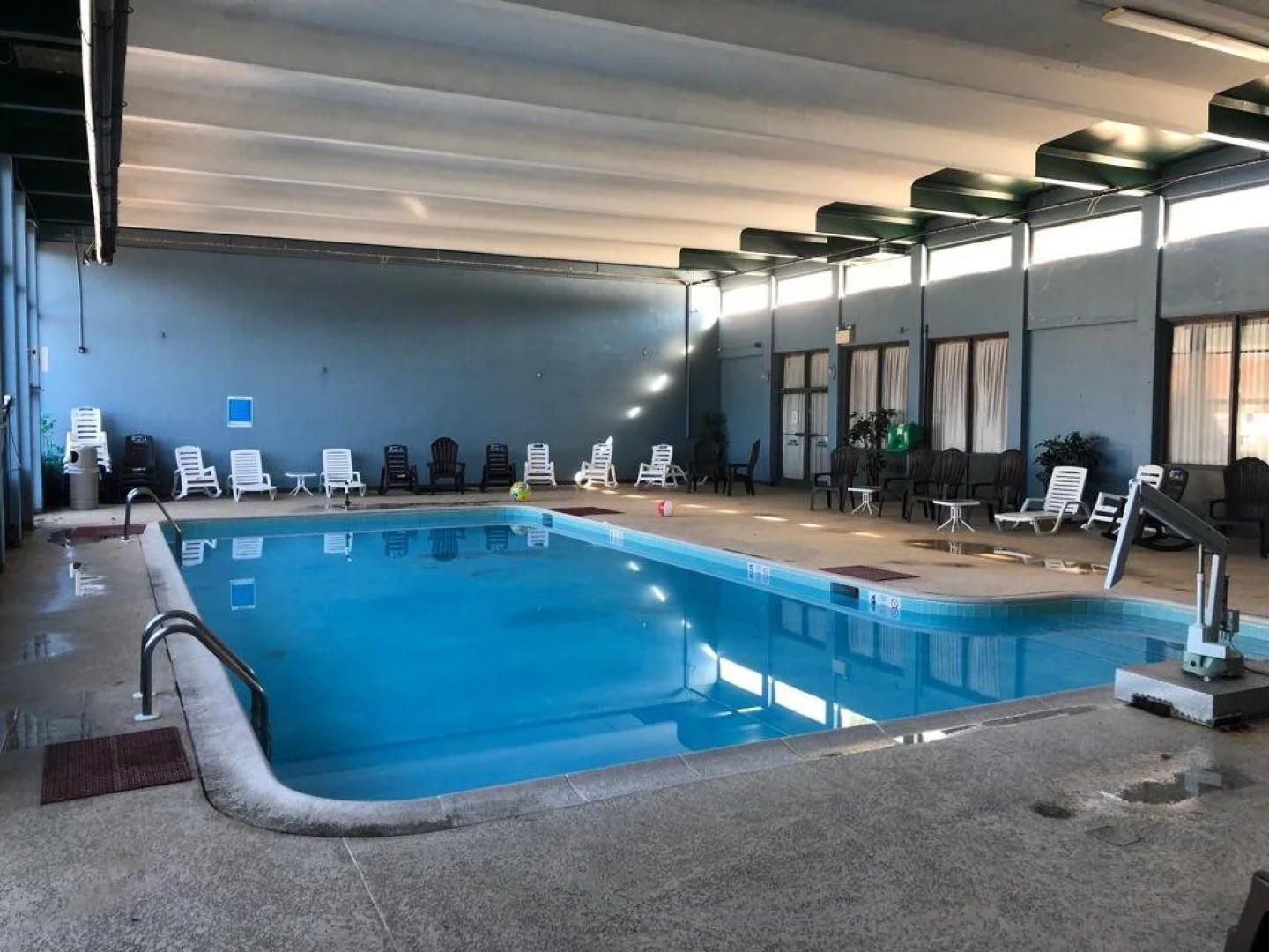 Mystic River Hotel & Suites