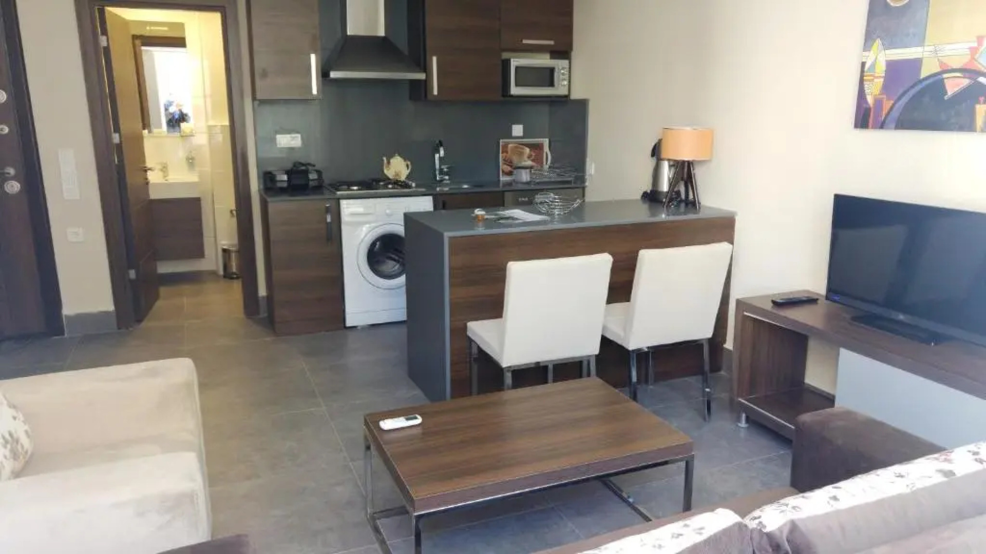 Lighthouse Nadia Aparts