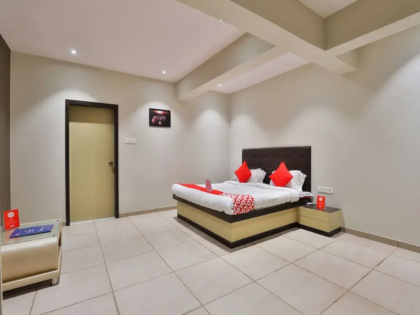 OYO 16122 Hotel Navya Palace