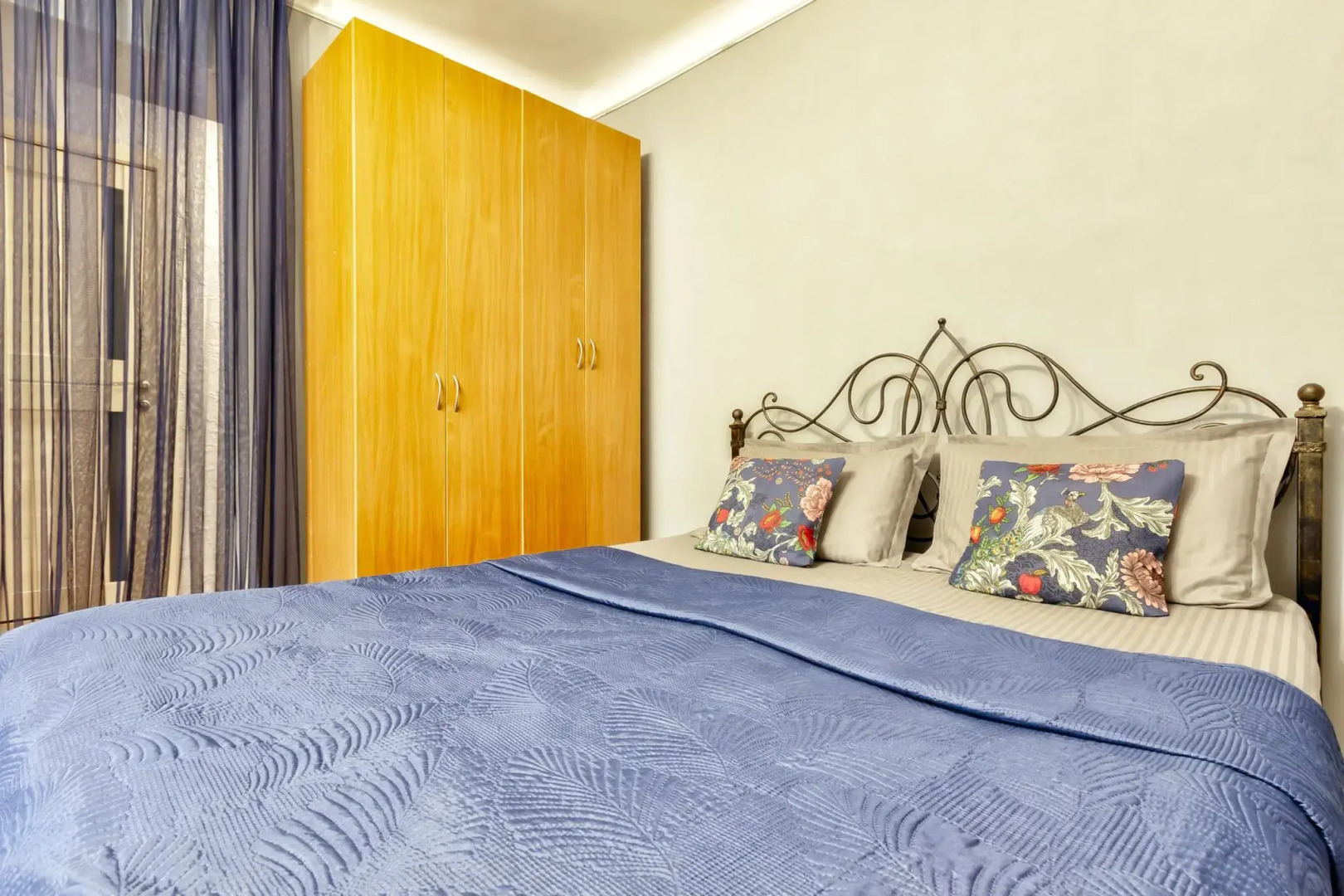 Лайтхаус на улице Кунаева 83А