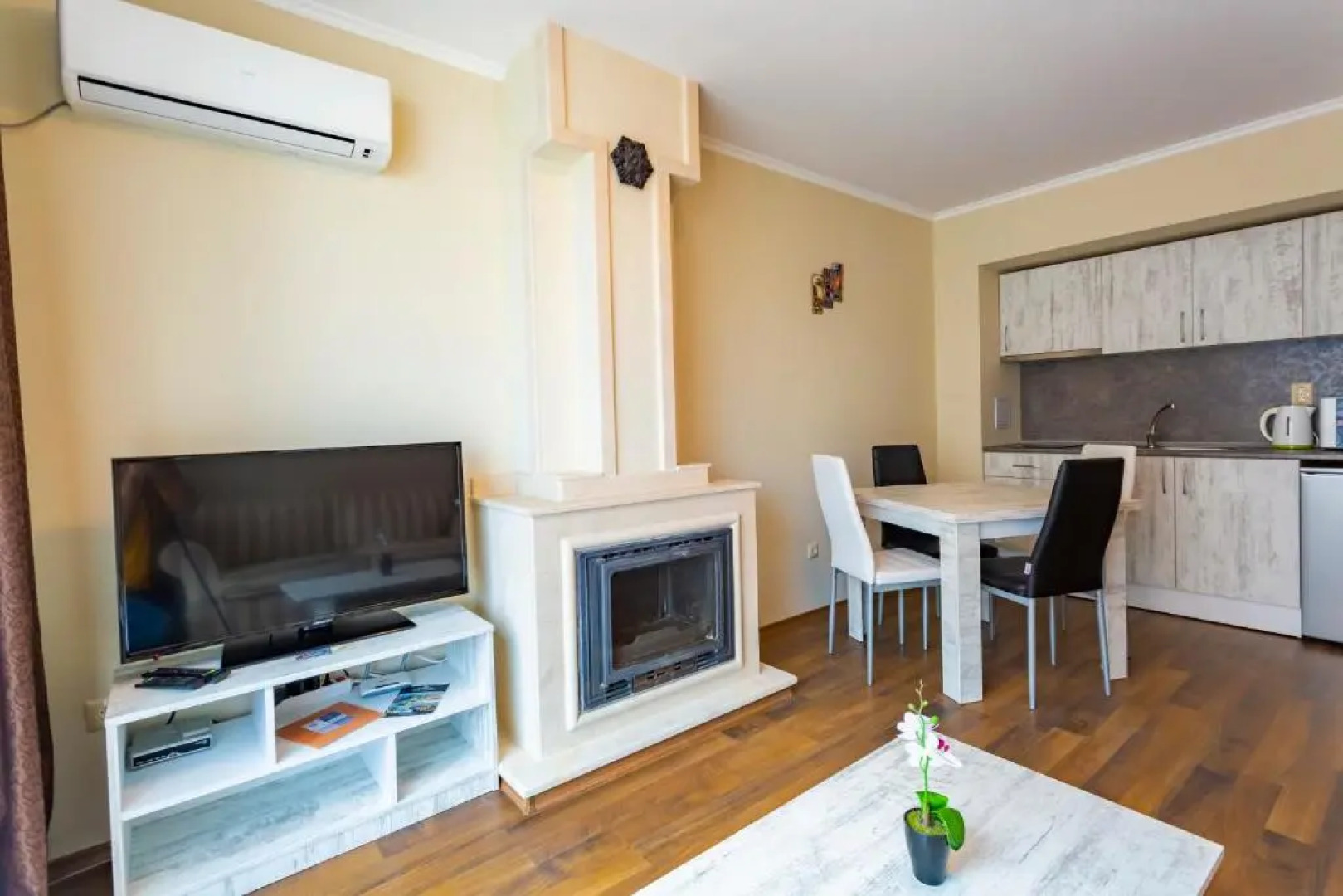 Rose Gardens Apart Hotel