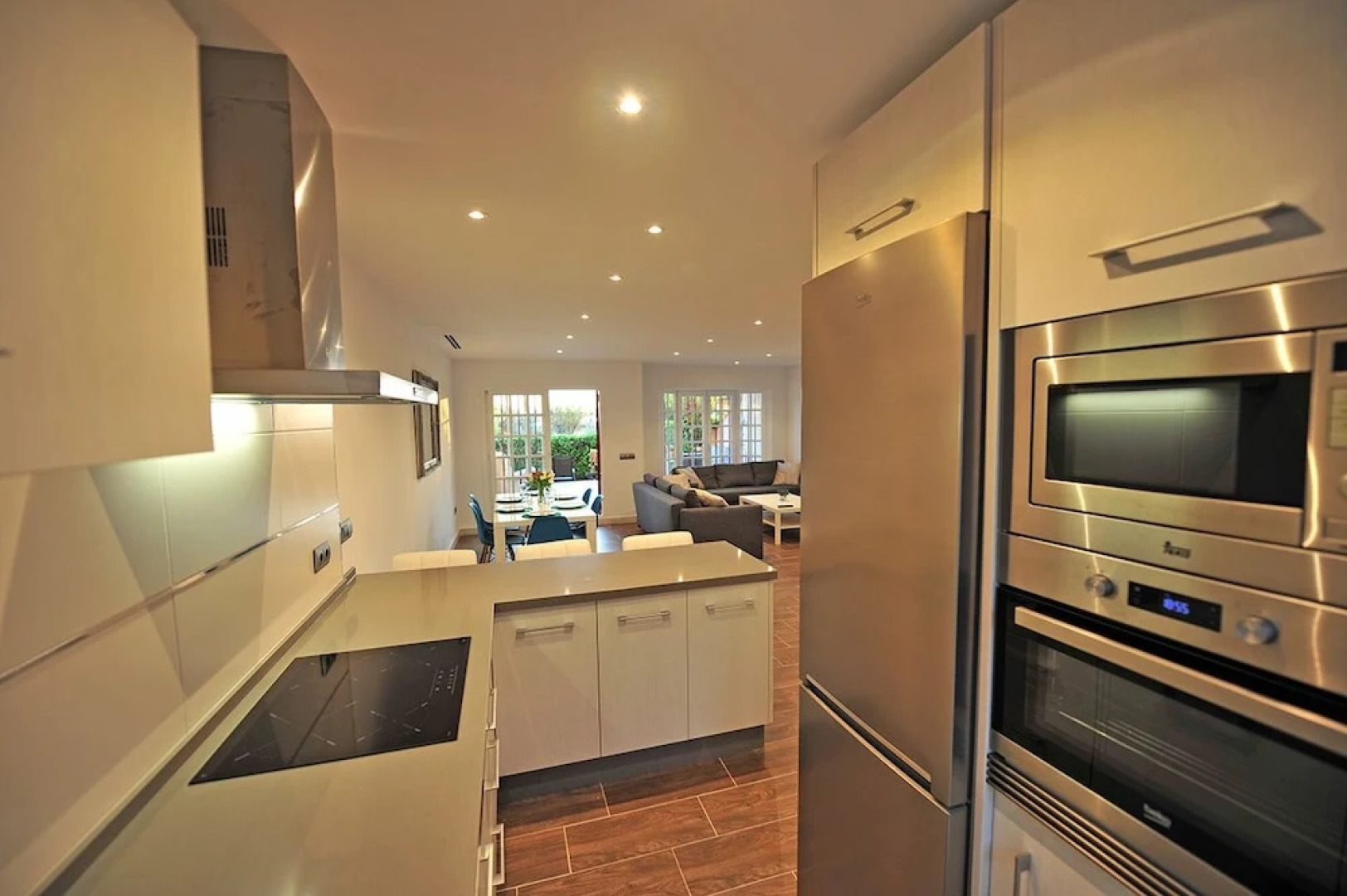 Casa Cinco Dormitorios Acceso Playa