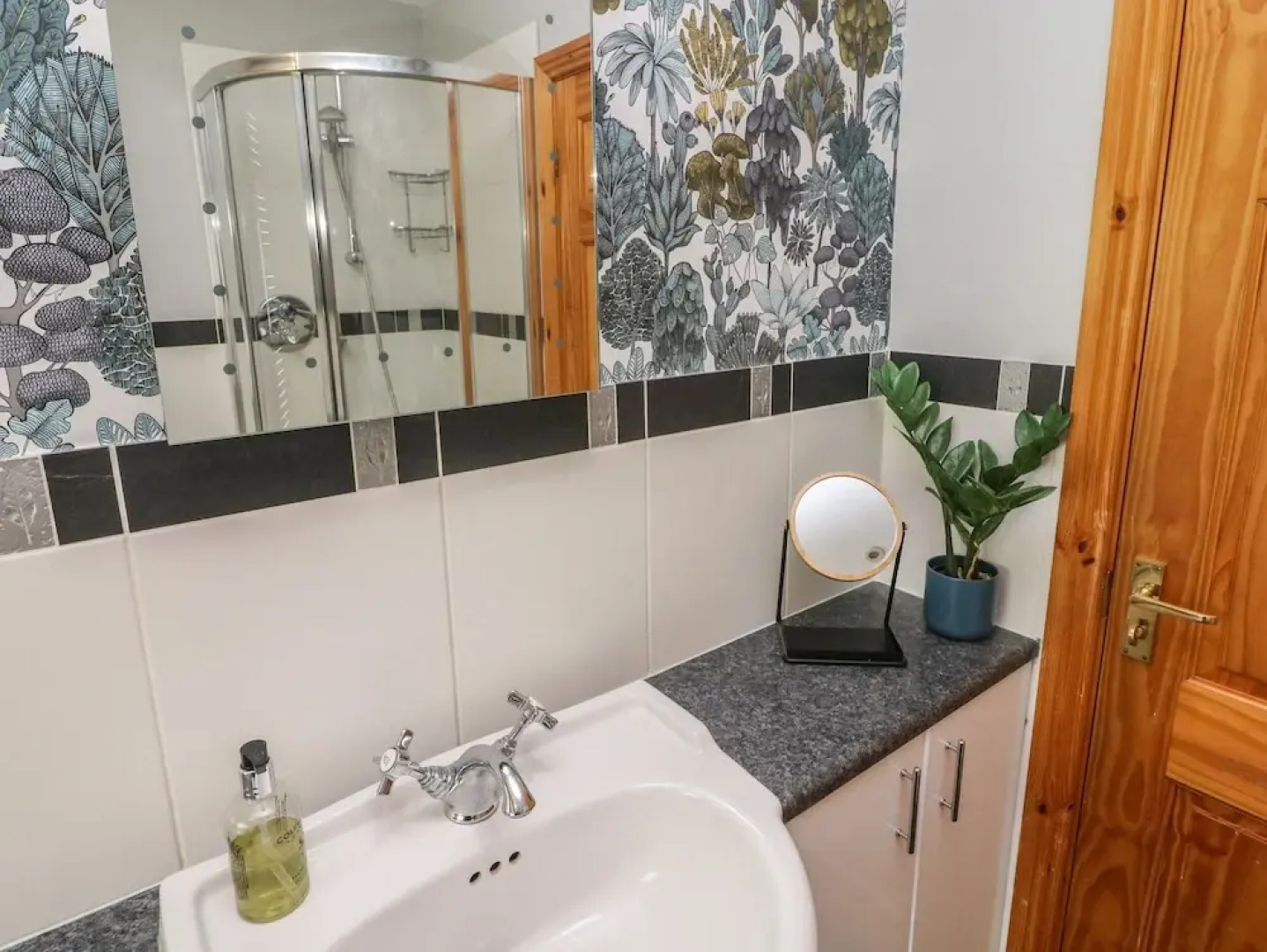 The Arches Larklands