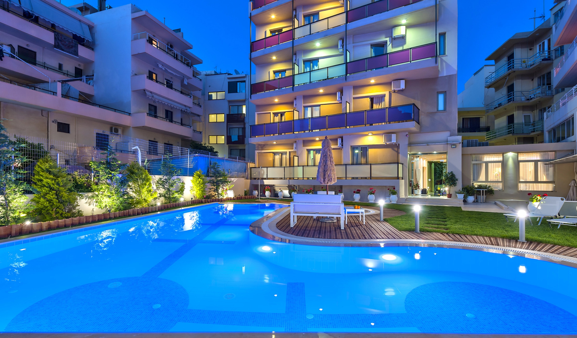 Leonidas Hotel & Apartments