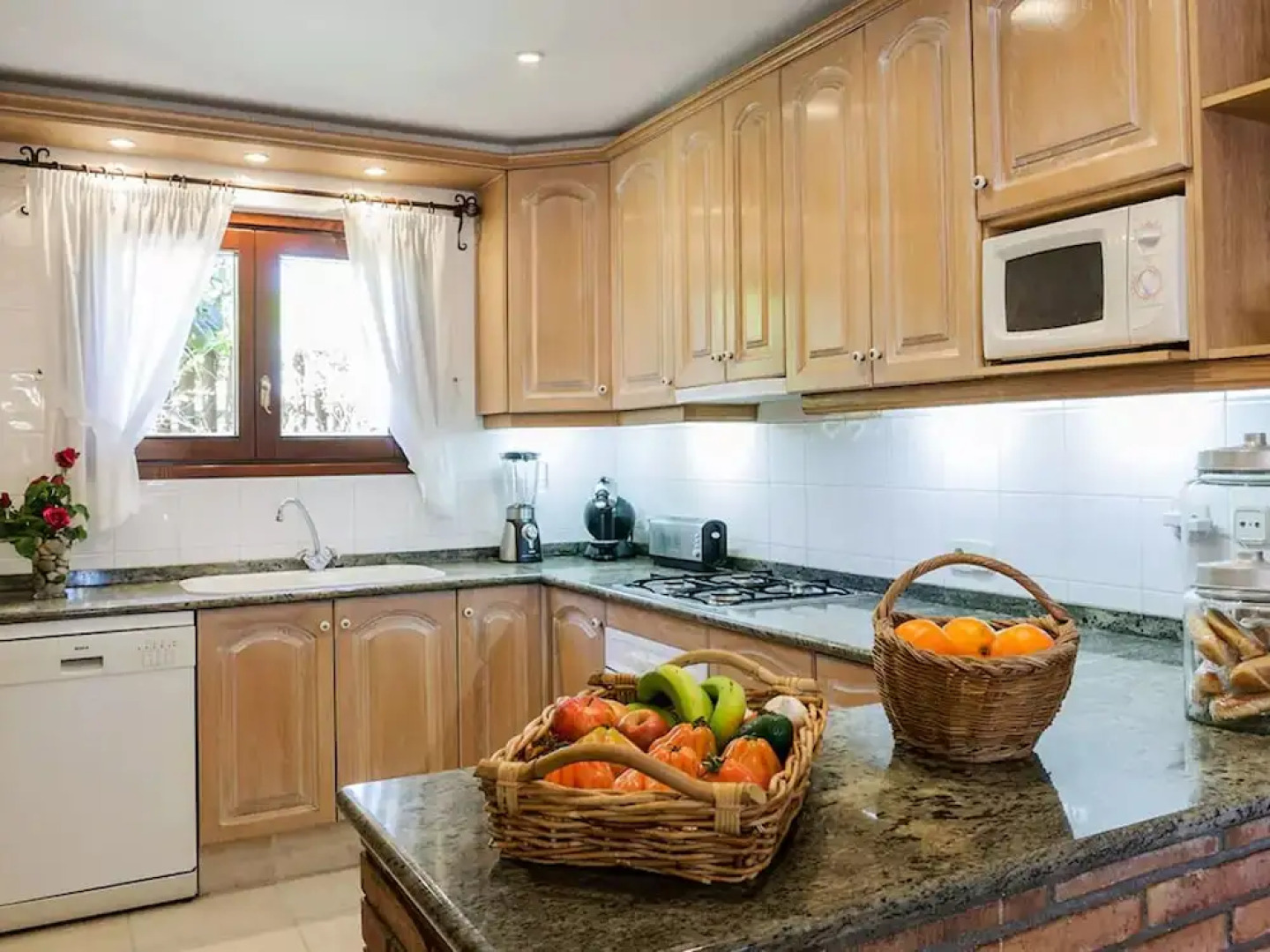 Magnificent Villa in Peralada with Private Pool, lovely garden, with chill out!