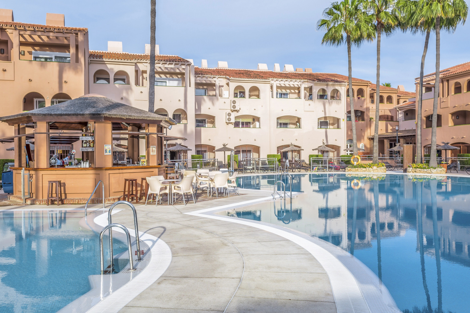 Отель Los Amigos Beach Club