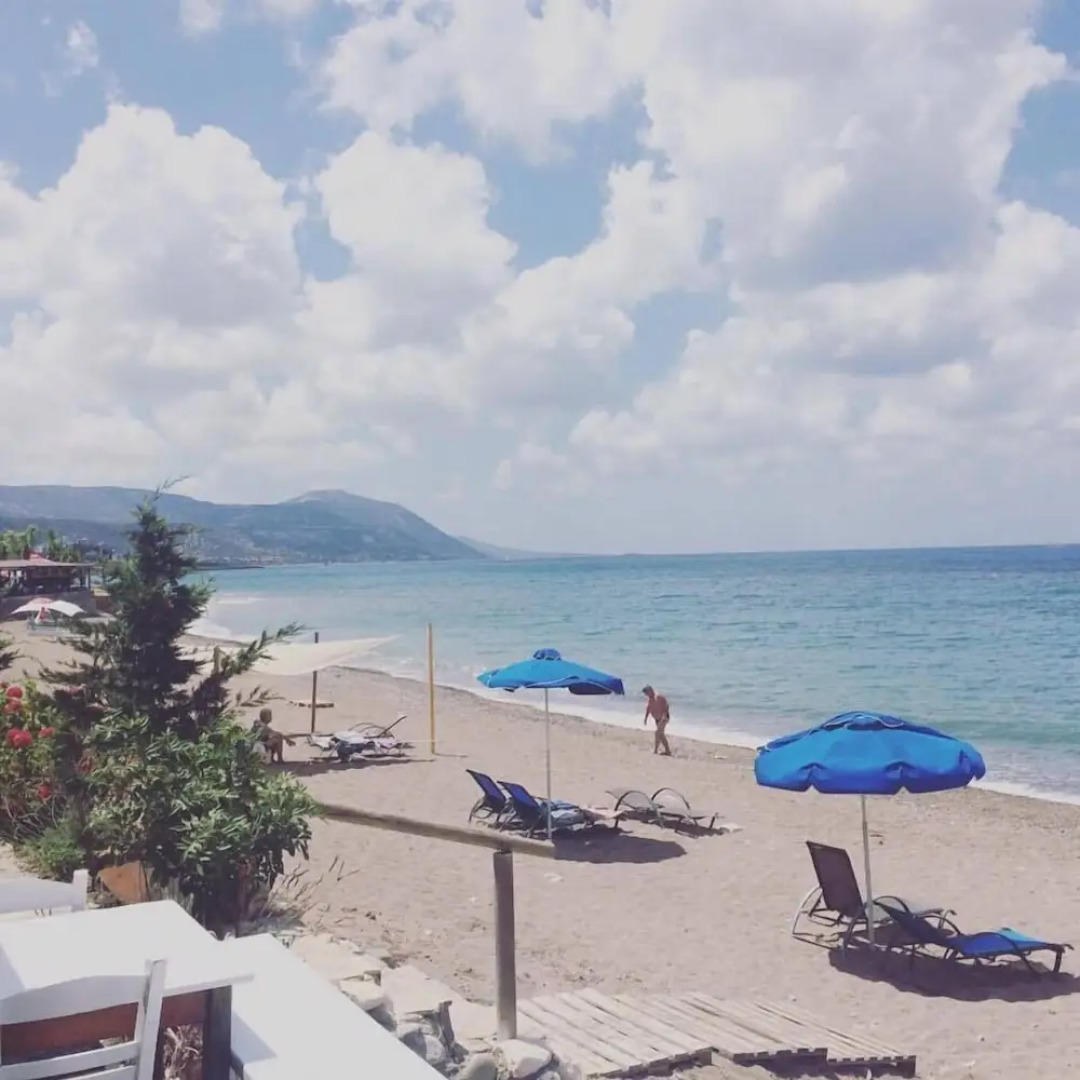 Periyiali Apartments