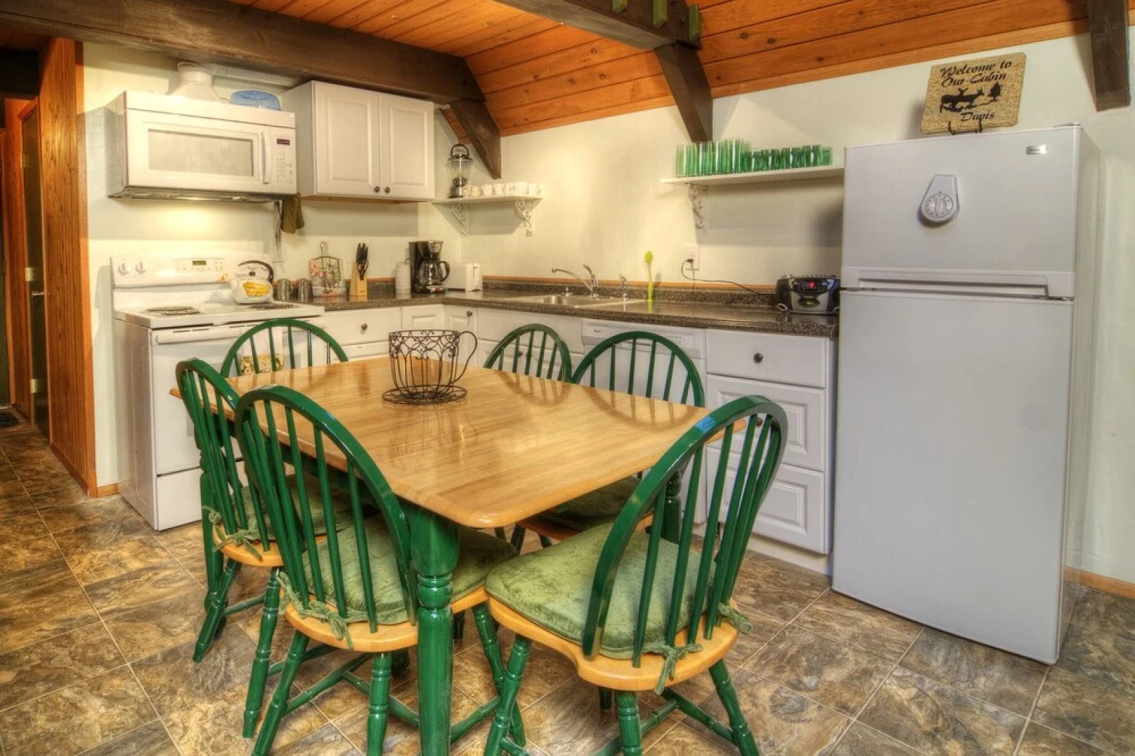 Cedarwood Grove - Two Bedroom Cabin with Hot Tub