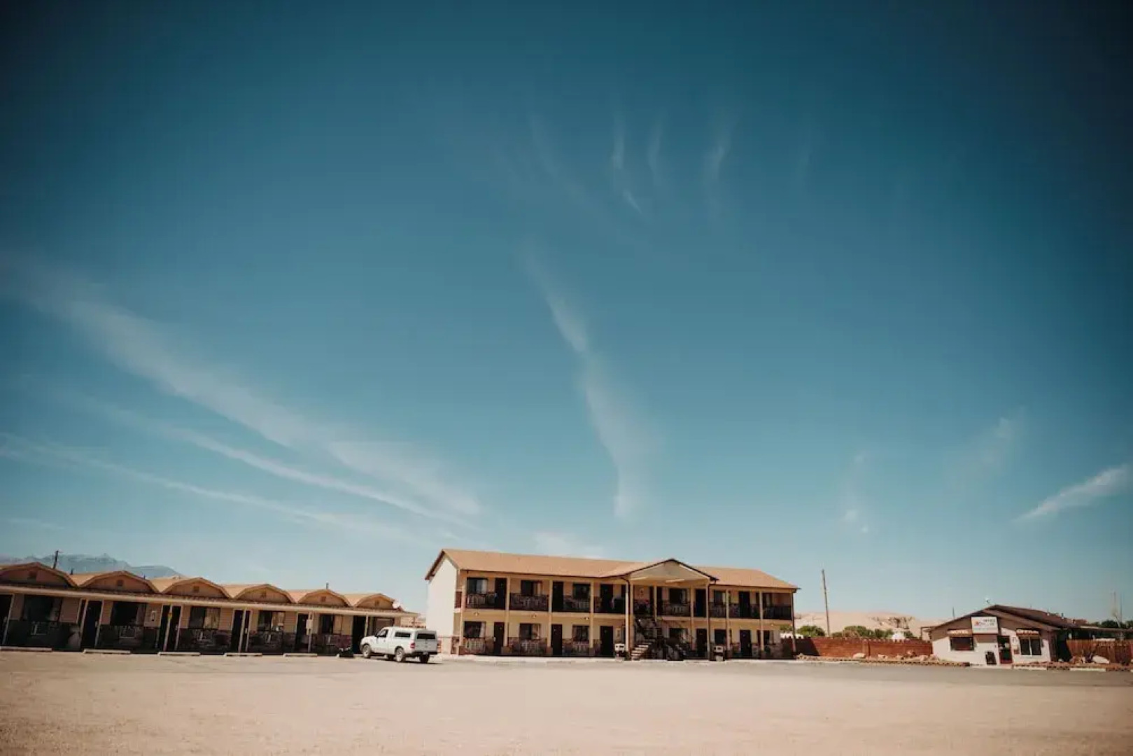 Whispering Sands Motel