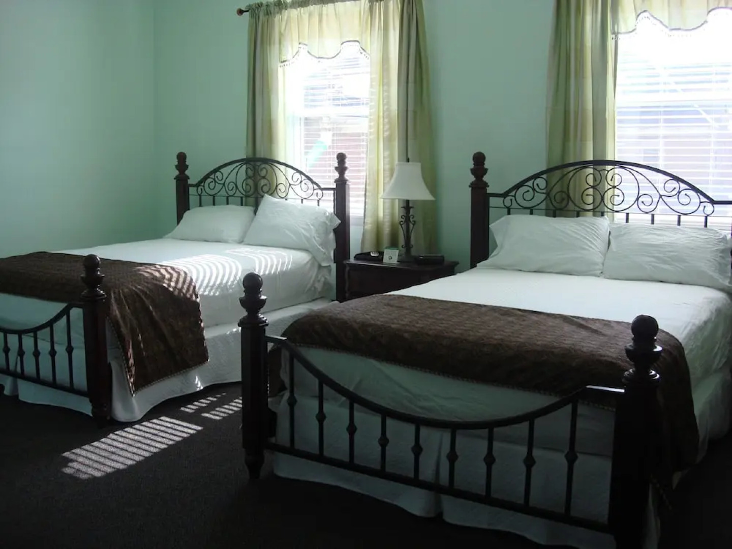 The City Hotel Bar & Grill