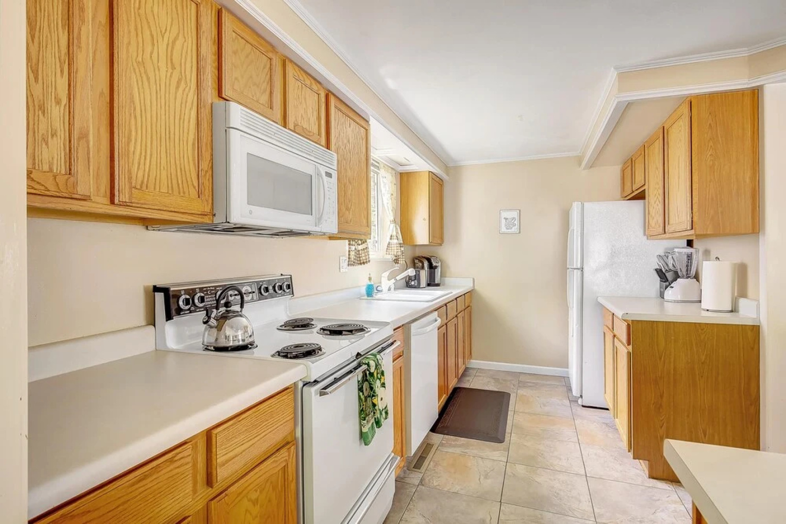 Ideally Located Westminster Home - Sleeps 13