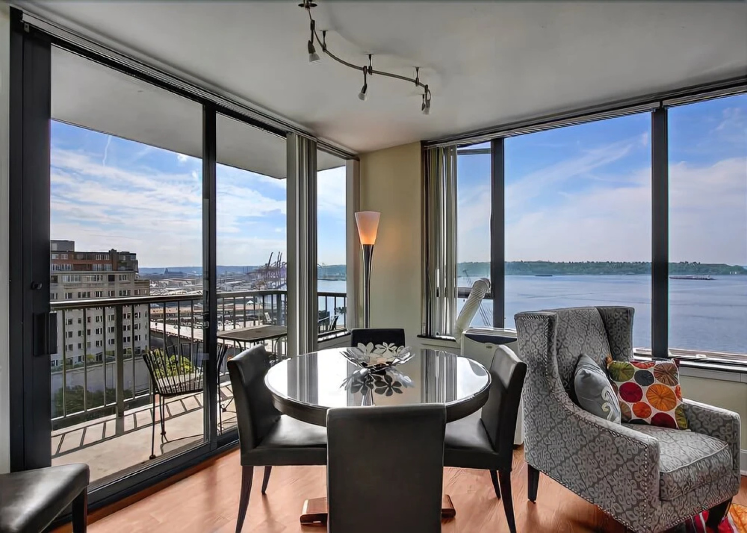 Harbor Steps Sound View Suite - Two Bedroom Apartment with Balcony