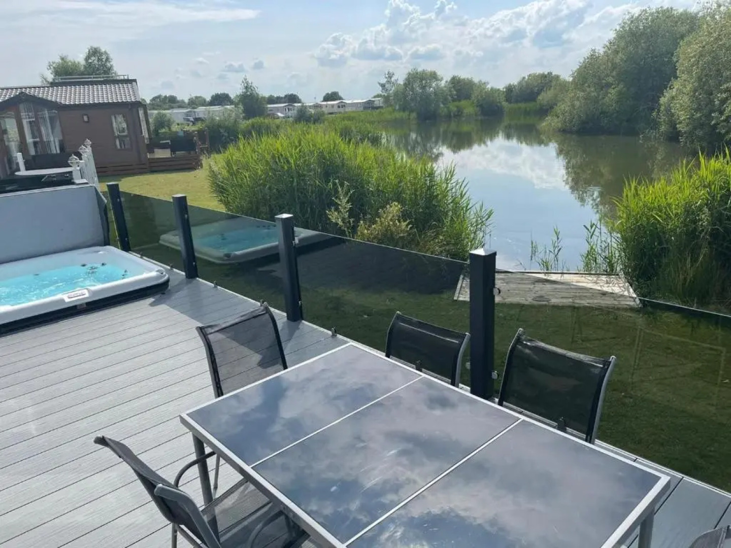 Indulgence Lakeside Lodge i3 with hot tub, private fishing peg situated at Tattershall Lakes Country Park
