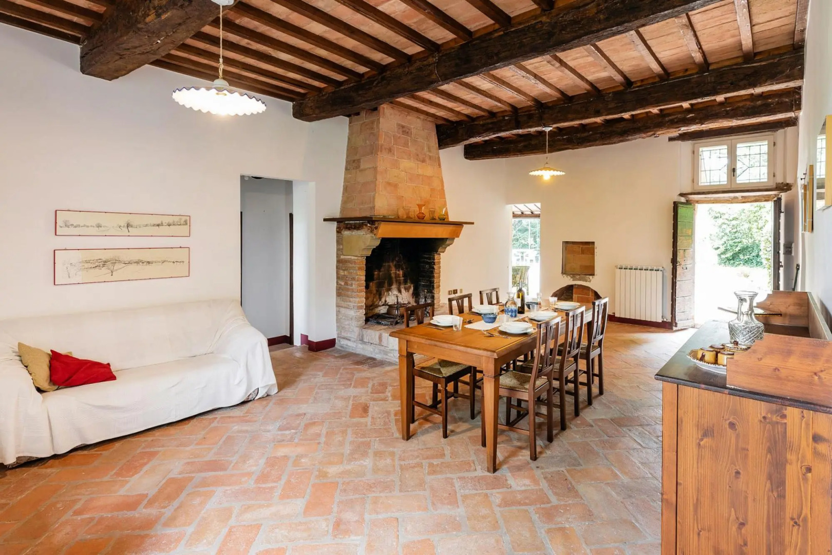 A total immersion in greenery and tranquillity.-Casale LUISA