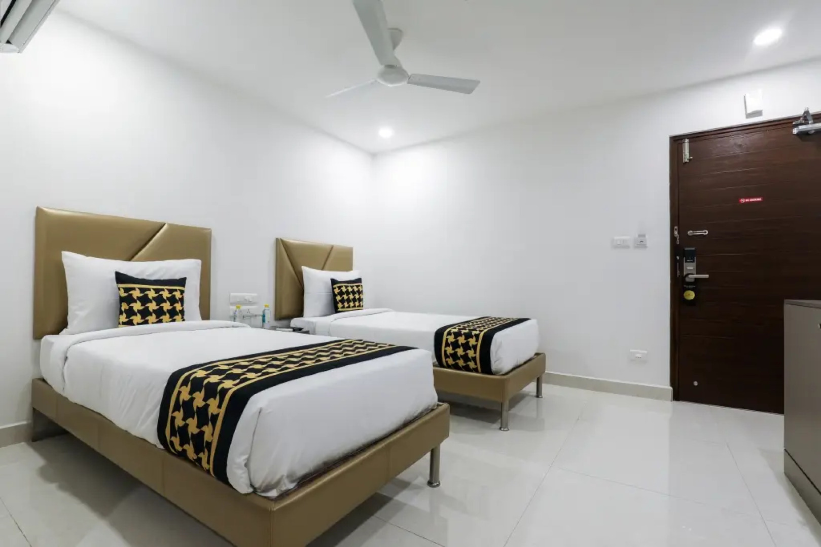 D Suites by OYO Rooms