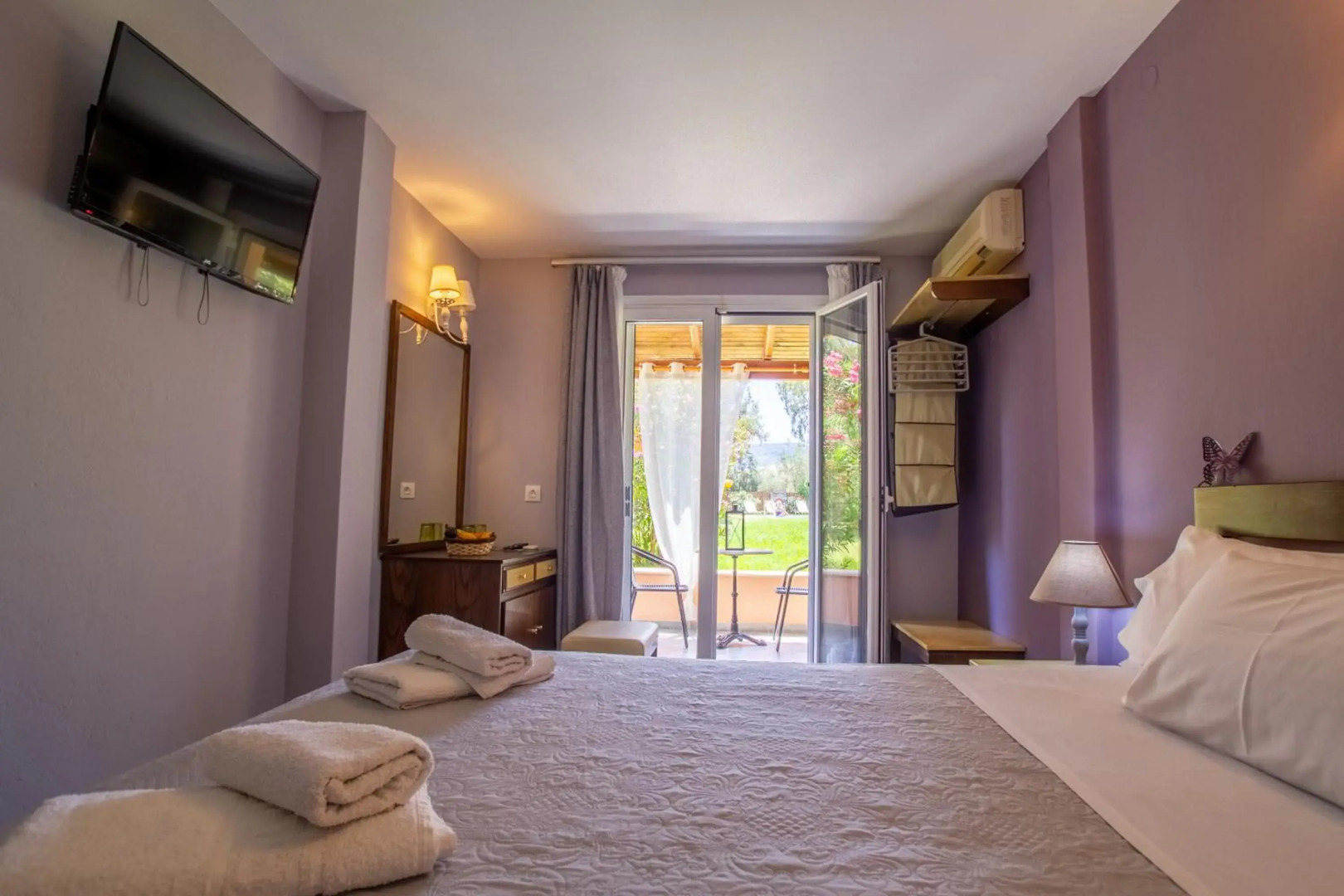 Tellis Holiday Rooms By Hotelius