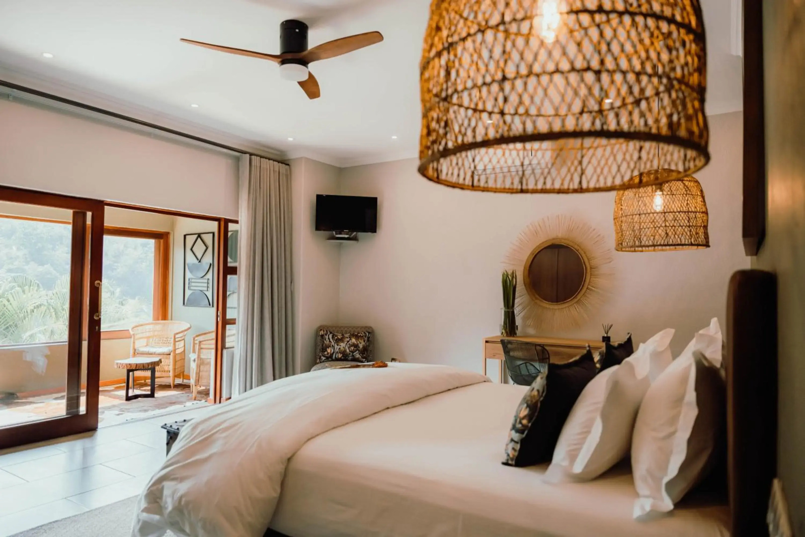 Bambuu Lakeside Lodge