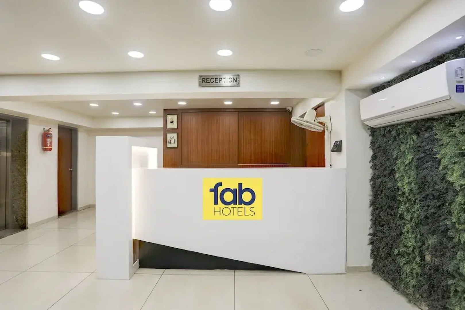 Hotel Simran Raghuveer Para by OYO Rooms