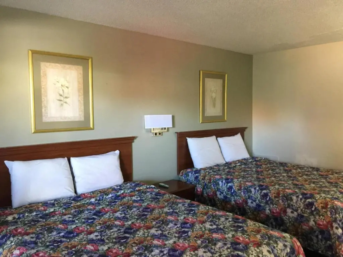 Red Carpet Inn & Suites