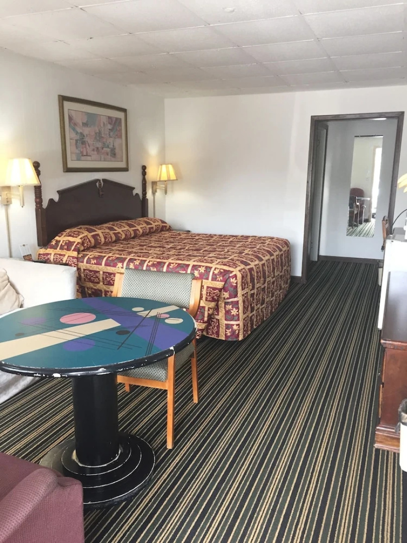 Scottish Inn & Suites