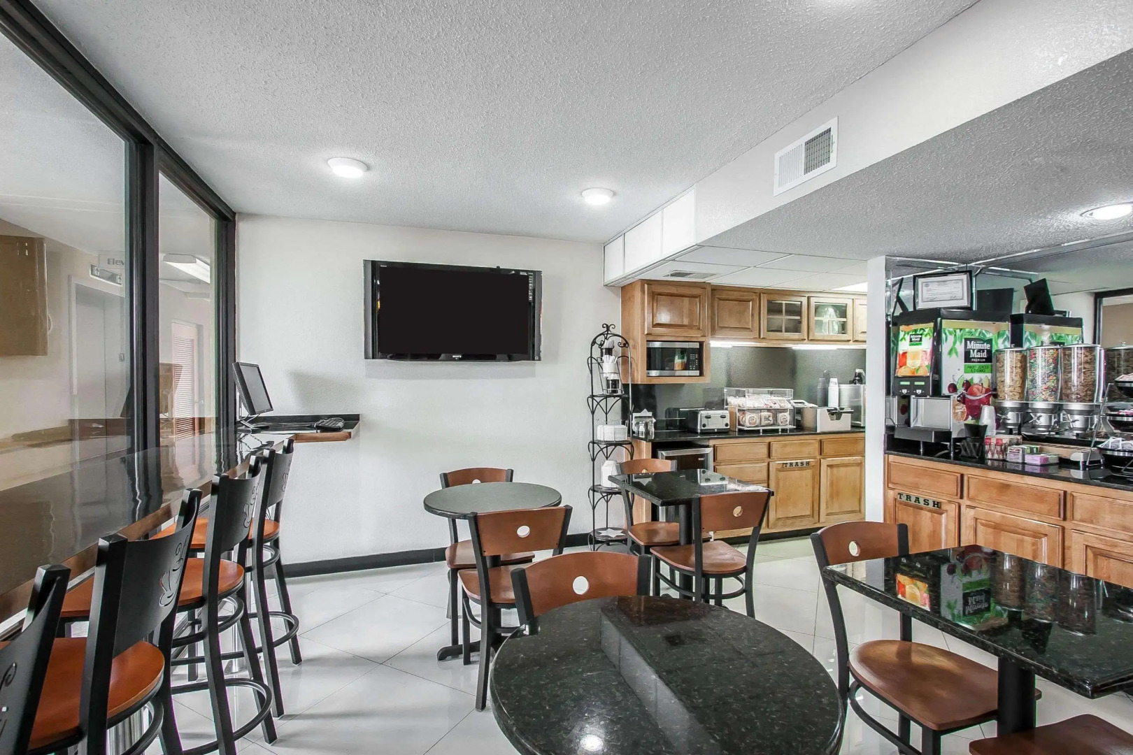 Econo Lodge Inn & Suites Memphis East