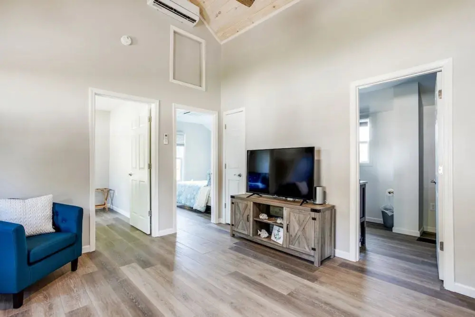 Newly Remodeled Home In Perfect Location To Visit Lake Erie Or Cleveland 2 Bedroom Home by Redawning