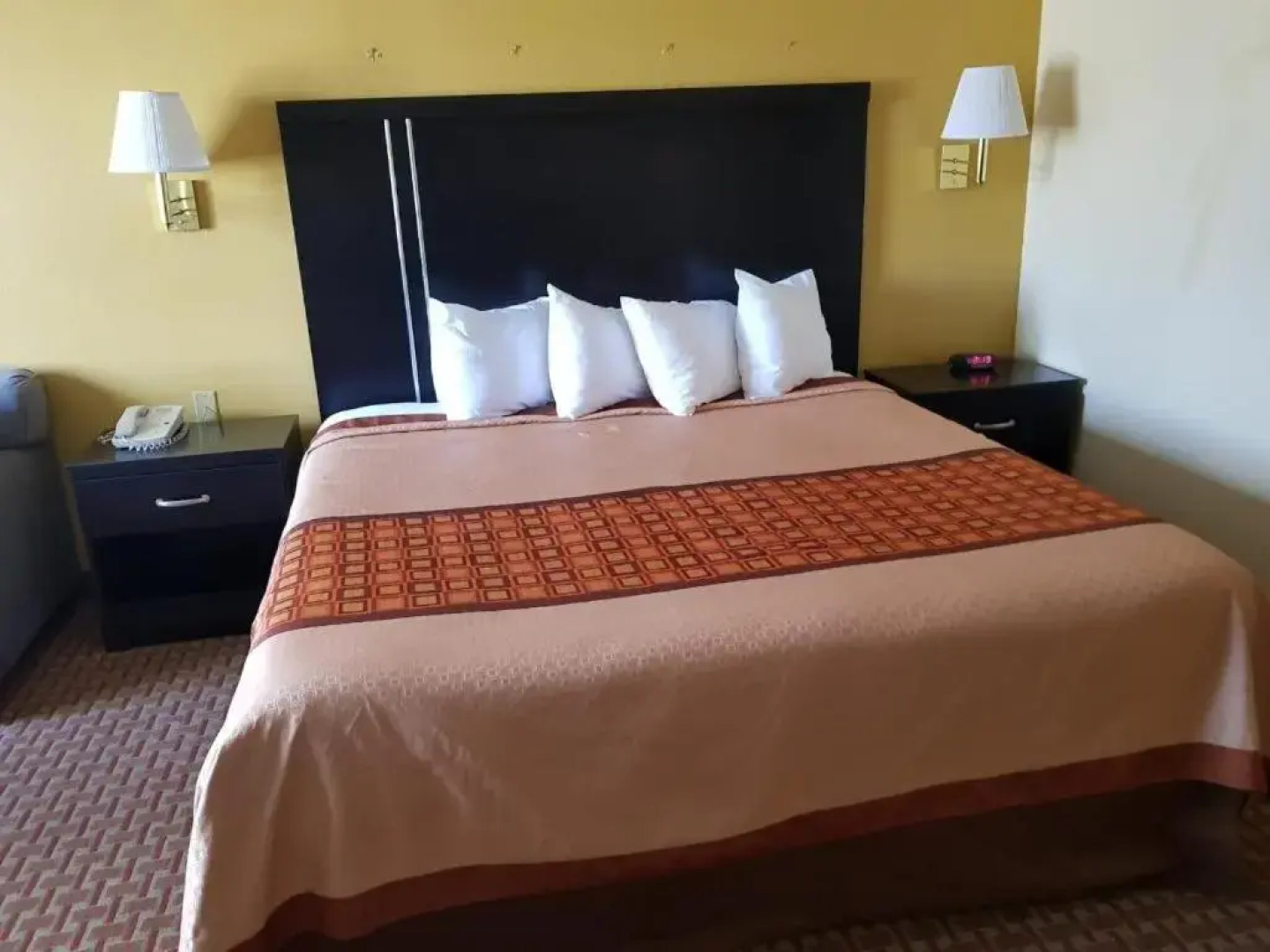 Rodeway Inn & Suites