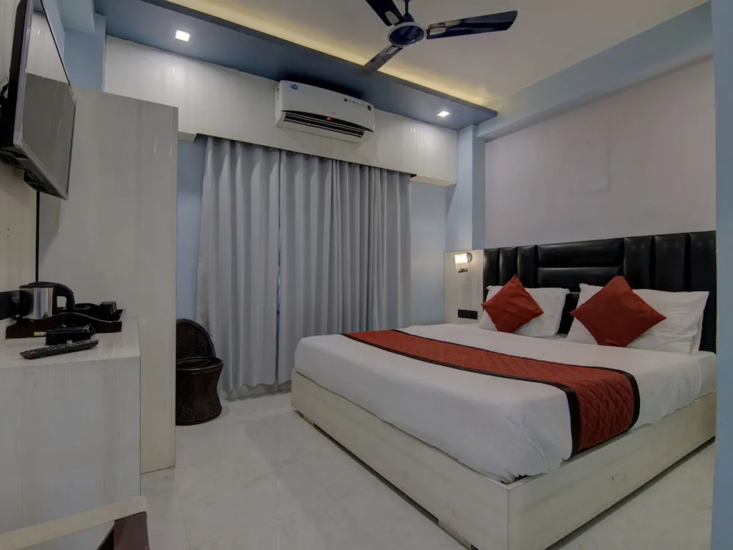 OYO 13599 Hotel Venkatesh Regency