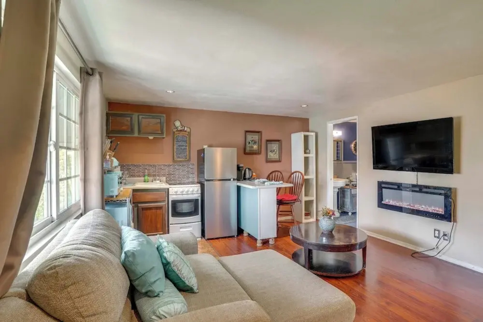 Pet-friendly Studio in Costa Mesa - 7 Mi to Beach!