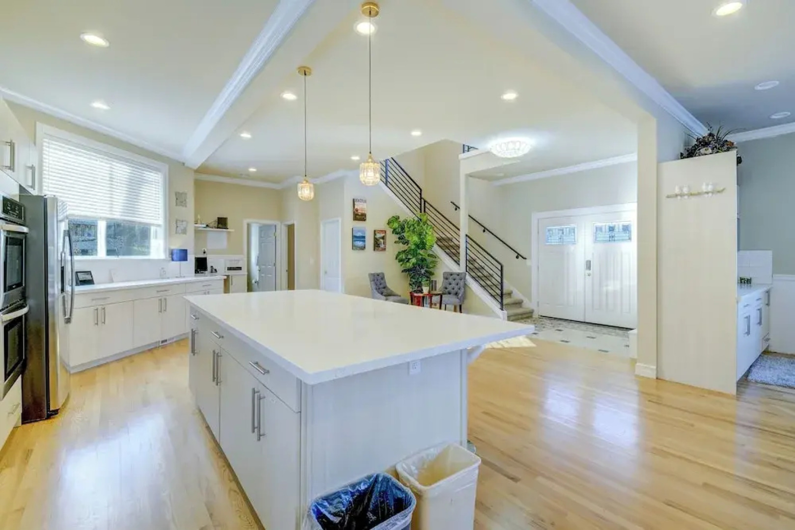 Luxe Federal Way Rental - Walk to the Water!