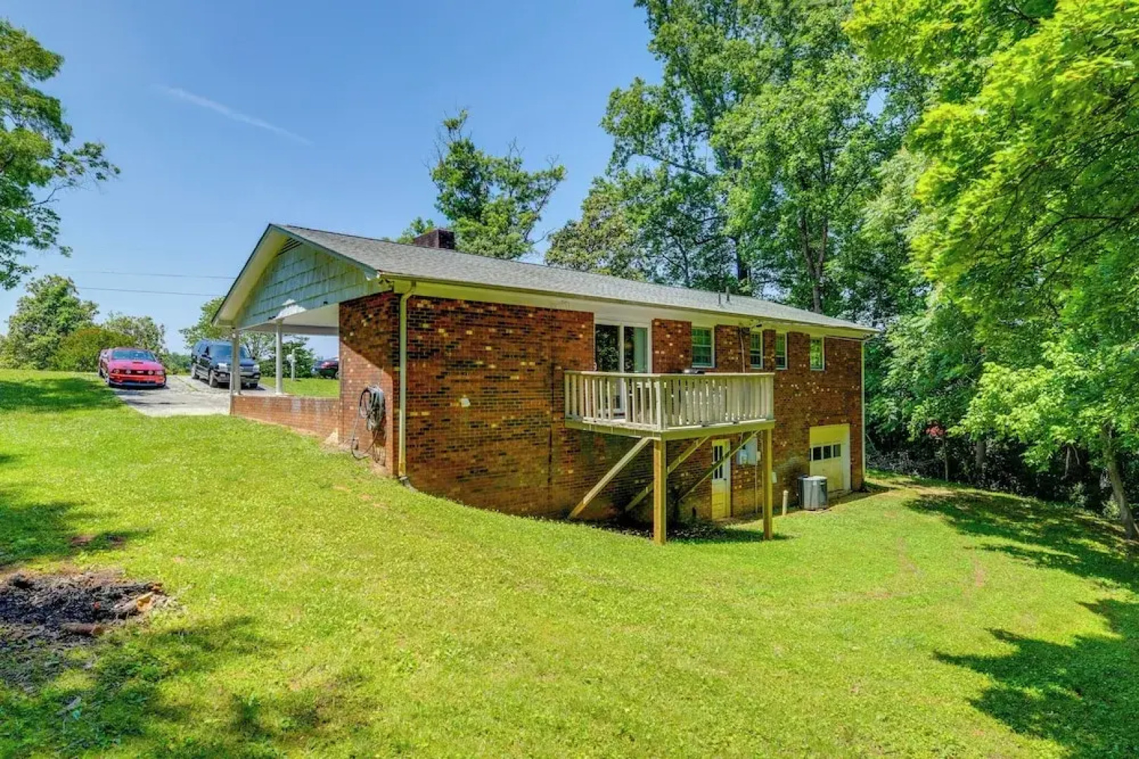 Charming Jonesville Home w/ Grill - Near Wineries!