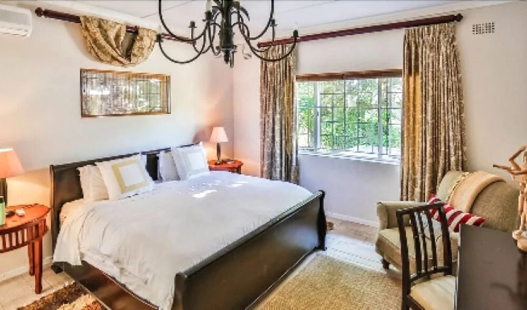 Cecelia's Holiday Manor